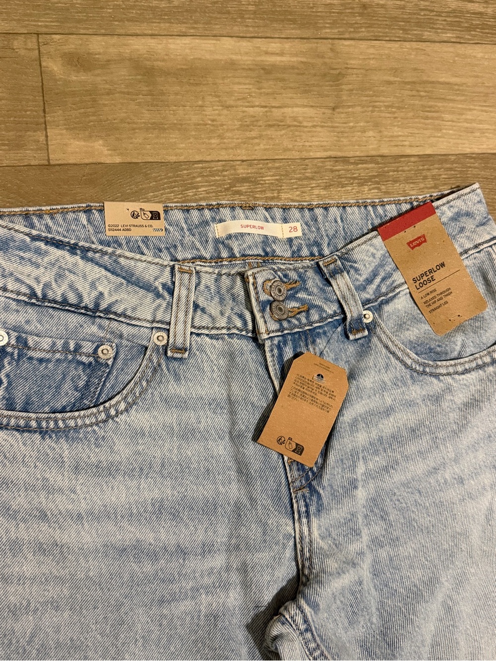 Levi's Women's Low-Rise Superlow Loose Jeans - Abraided Art 28x32 - Picture 4 of 16